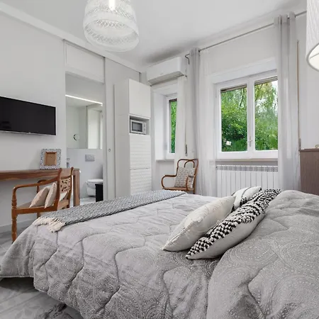 - Charme Apartman *
